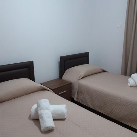 Costas Two-Bedroom Ground Floor Apartment Paphos Exterior foto