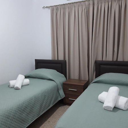 Costas Two-Bedroom Ground Floor Apartment Paphos Exterior foto