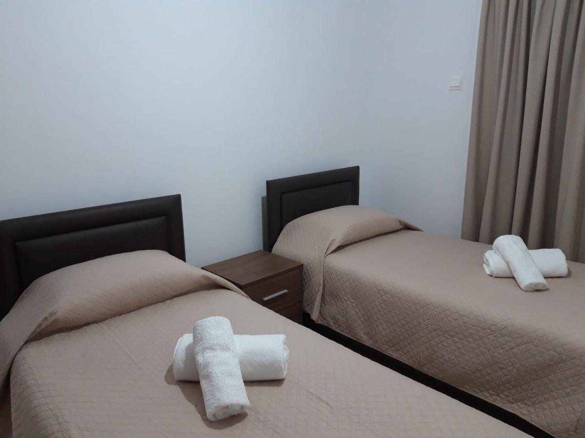 Costas Two-Bedroom Ground Floor Apartment Paphos Exterior foto