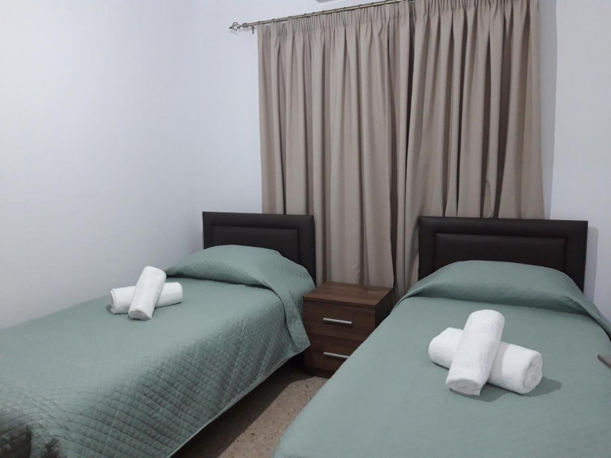 Costas Two-Bedroom Ground Floor Apartment Paphos Exterior foto