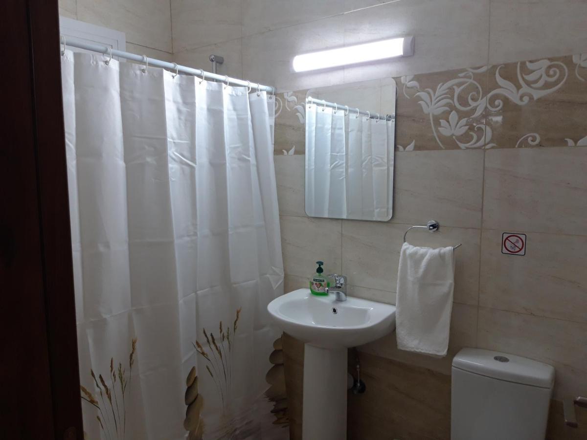 Costas Two-Bedroom Ground Floor Apartment Paphos Exterior foto
