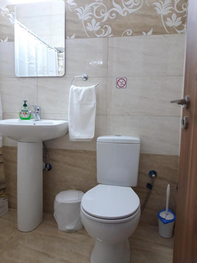 Costas Two-Bedroom Ground Floor Apartment Paphos Exterior foto